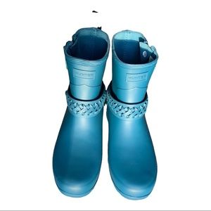 Blue Hunter short rain boots size 7. Never worn.